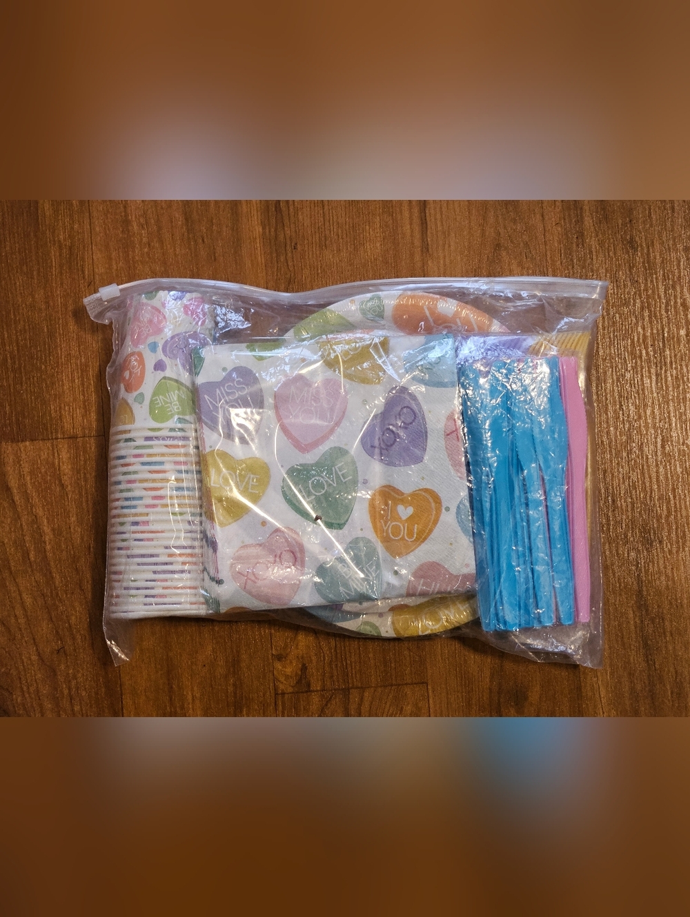 Party Hearts Paper Tableware Set - Multi-Color - Picture 2 of 3